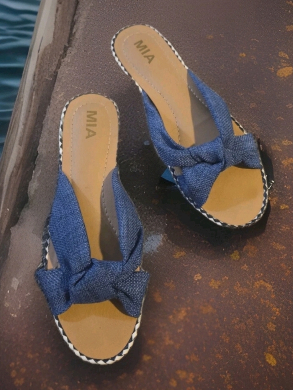 Pre-loved, gently used Mia Riley Knotted Denim Slip On Sandals sz 9.